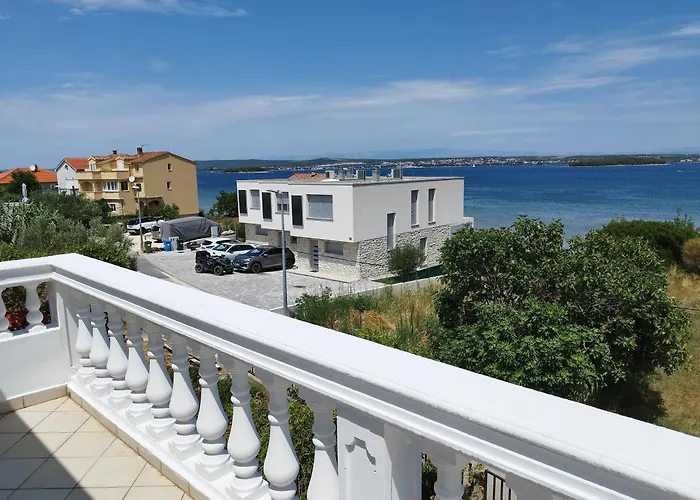 By The Sea - Pasman - 6221 *