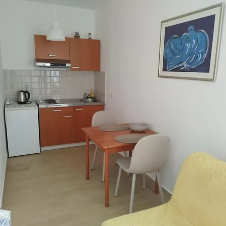 By The Sea - Pasman - 6221 *