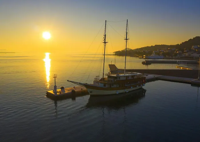 By The Sea - Pasman - 6221